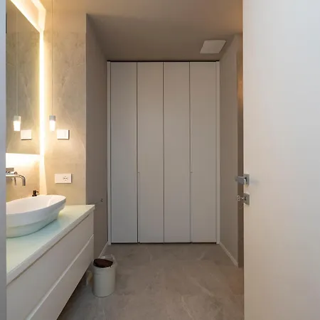 Xenia - Modern In Sant'ambrogio Milaan