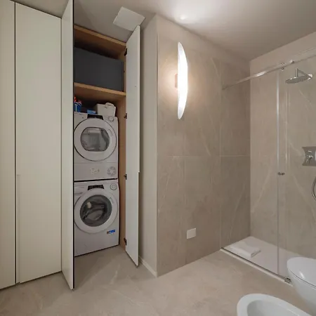Xenia - Modern In Sant'ambrogio Appartement *