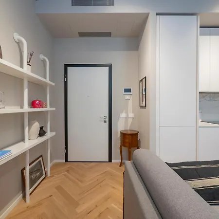 Xenia - Modern In Sant'ambrogio Apartamento